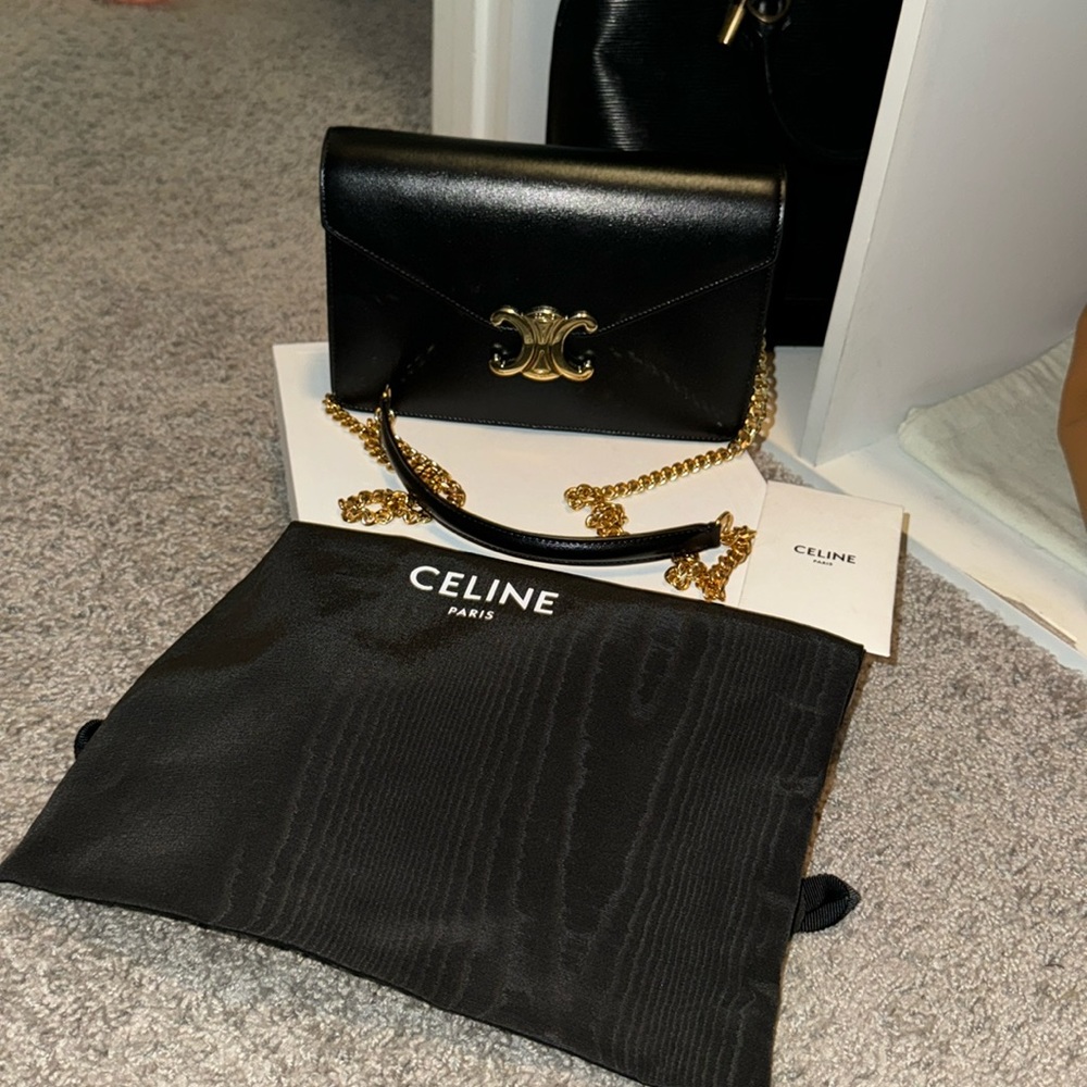 SOLD!!!! BRAND NEW 💯 Auth Celine wallet on chain
